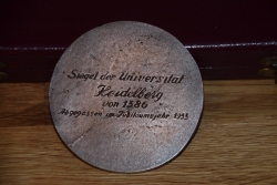 Abguss des Universitäts Siegel Heidelberg aus dem Jubiläumsjahr 1953, Kupfer